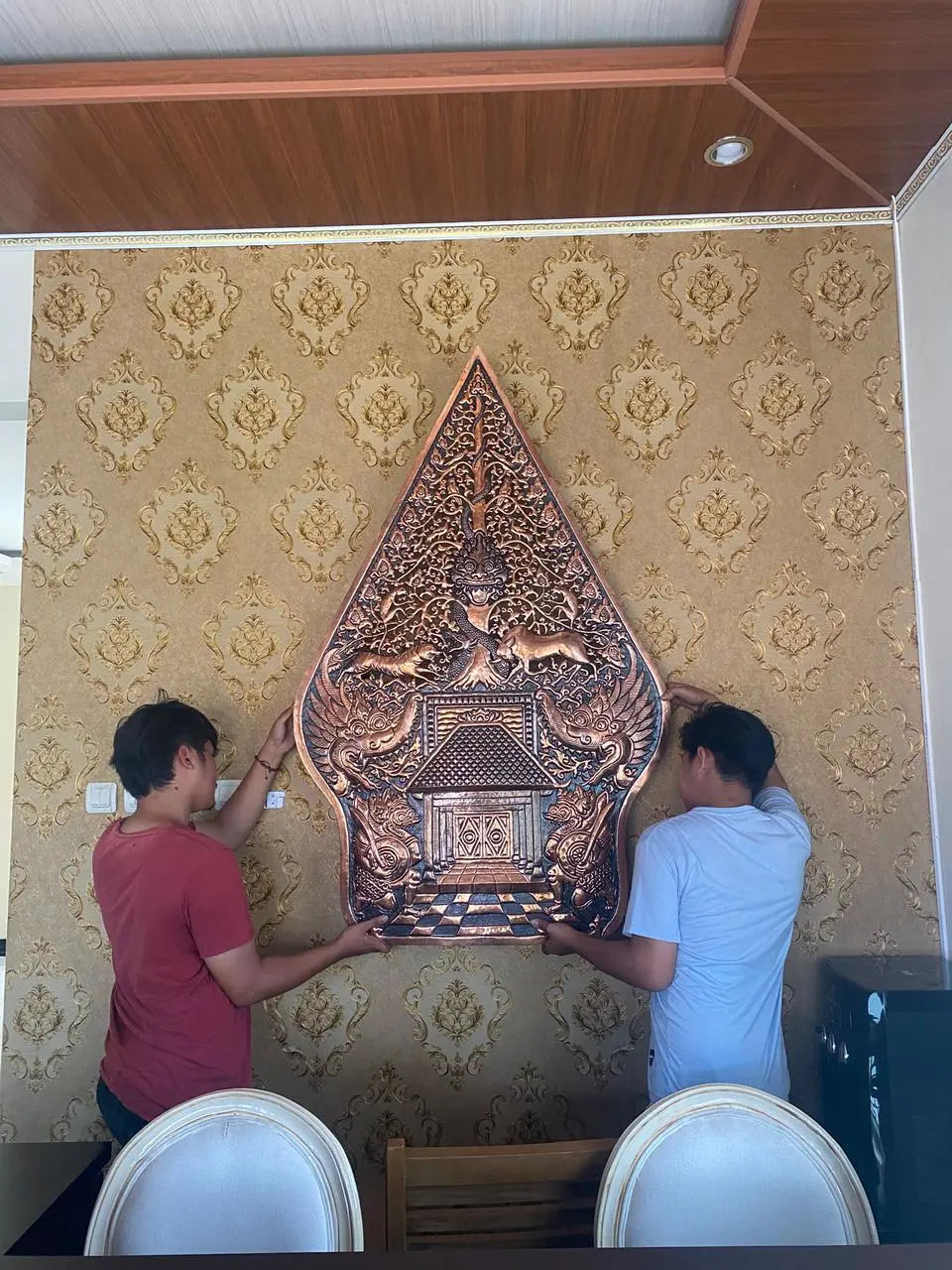 Relief tembaga dekoratif